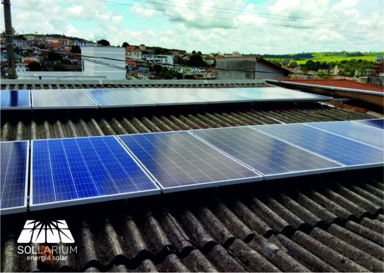 Instalação de placas fotovoltaicas para geração de energia solar Lavras