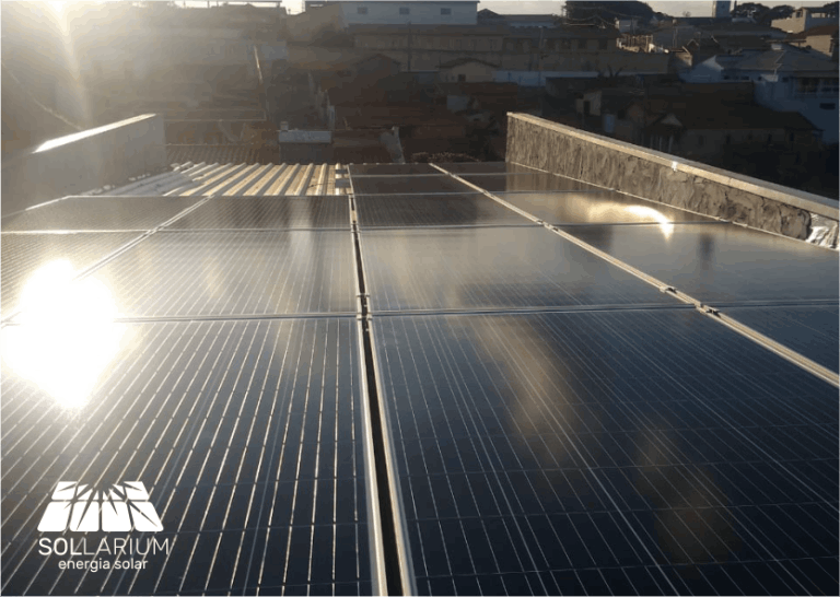 Instalação de placas fotovoltaicas para geração de energia solar em Paraguaçu