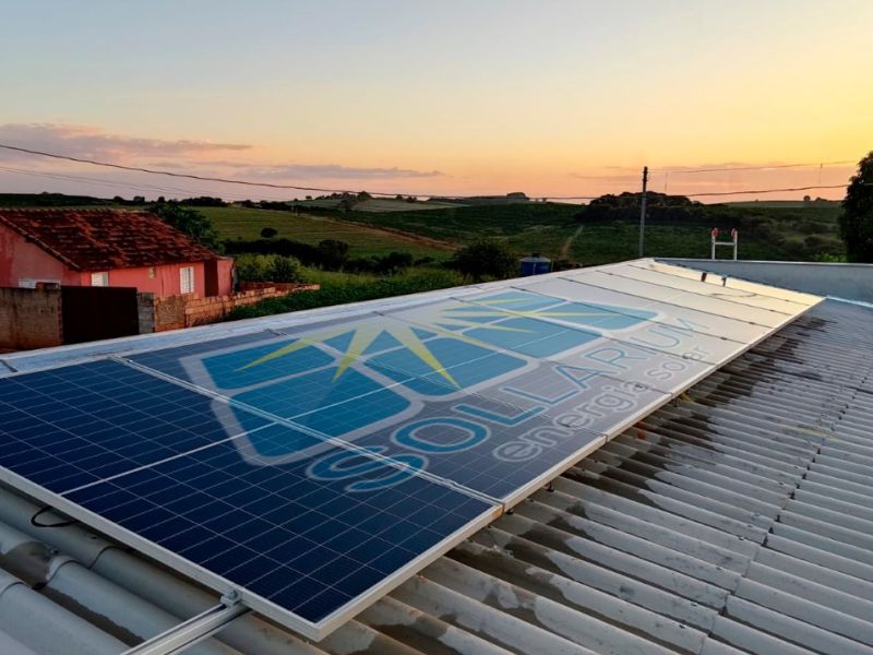 Instalação de placas fotovoltaicas para geração de energia  solar