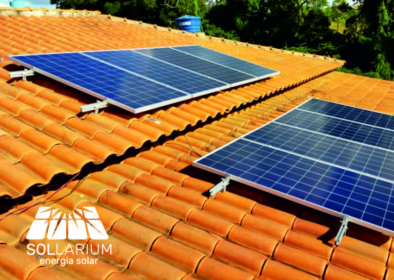 Instalação de placas fotovoltaicas para geração de energia solar em Varginha