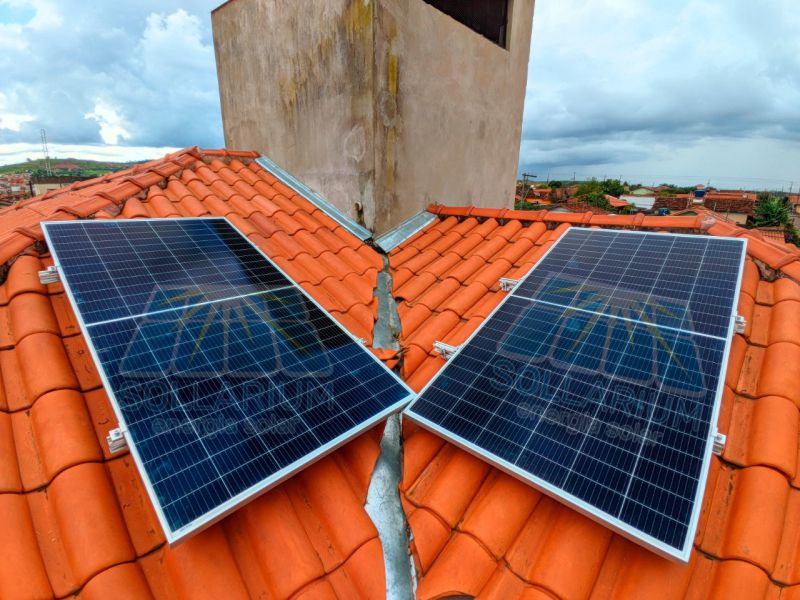 Instalação de placas fotovoltaicas para geração de energia  solar