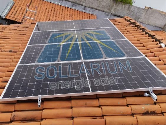 Instalação de placas fotovoltaicas para geração de energia  solar
