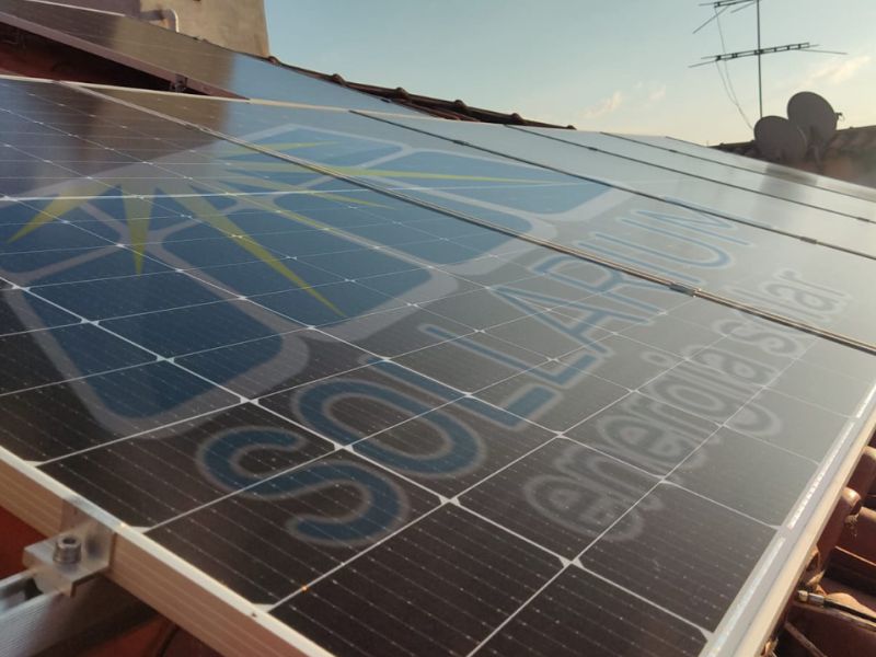 Instalação de placas fotovoltaicas para geração de energia  solar