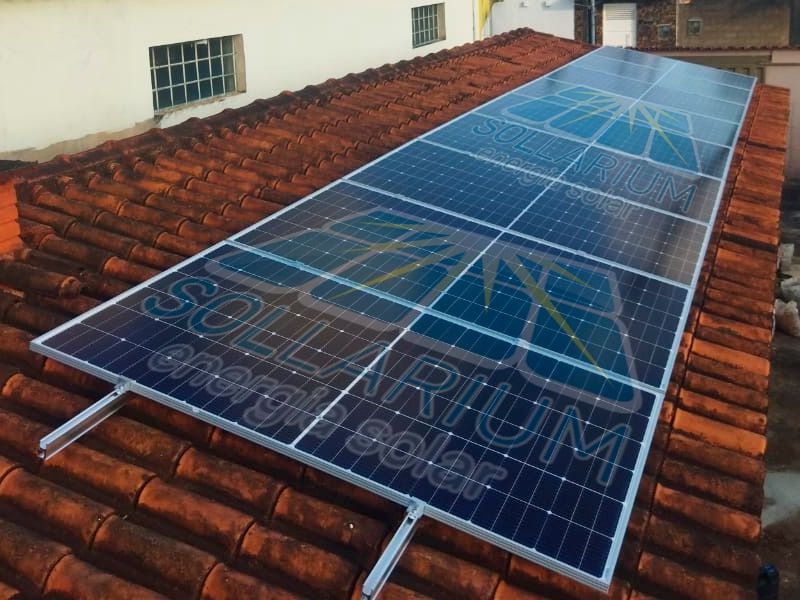 Instalação de placas fotovoltaicas para geração de energia  solar