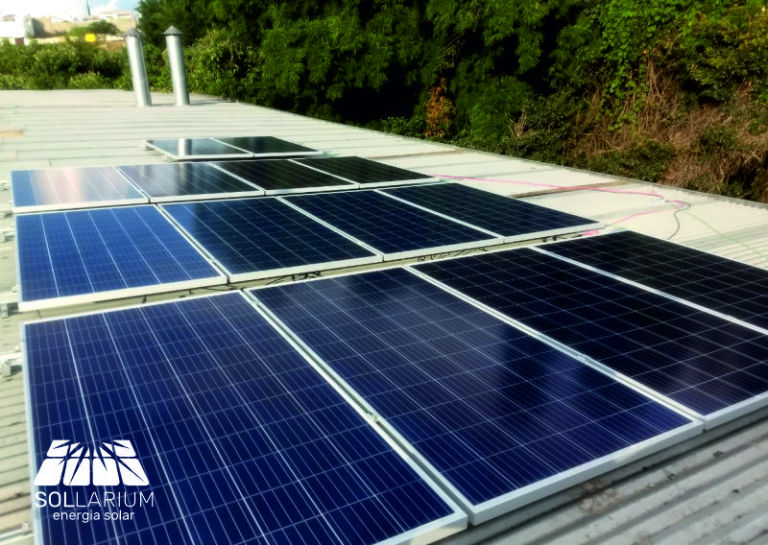 Instalação de placas fotovoltaicas para geração de energia solar em Carmo do Rio Claro