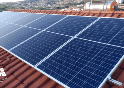Instalação de placas fotovoltaicas para geração de energia solar em Varginha