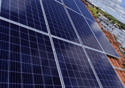 Instalação de placas fotovoltaicas para geração de energia solar em Varginha